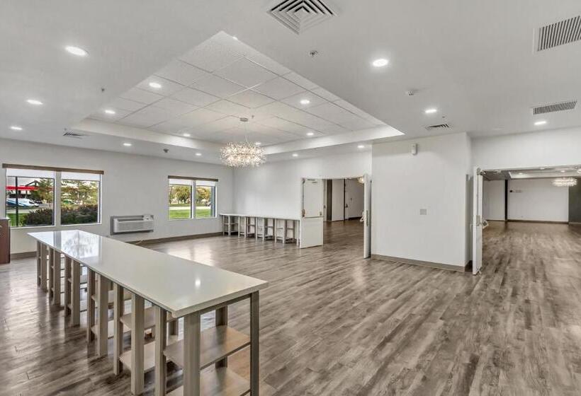 هتل Clarion Inn Salt Lake City Airport