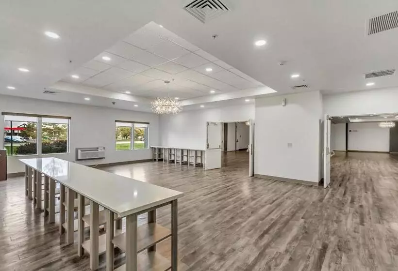 호텔 Clarion Inn Salt Lake City Airport