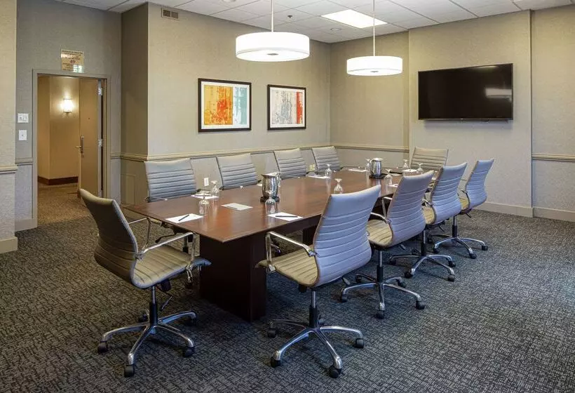 فندق Doubletree By Hilton Pittsburgh Green Tree