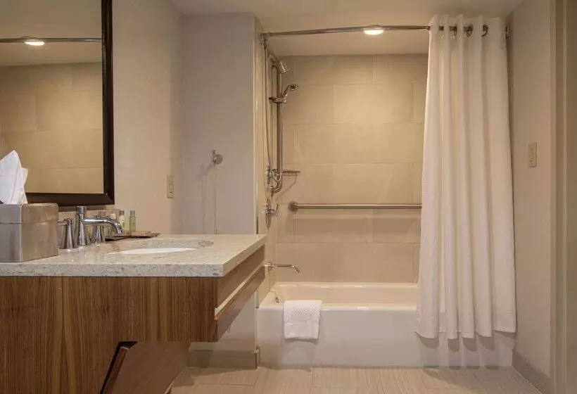 فندق Doubletree By Hilton Pittsburgh Green Tree