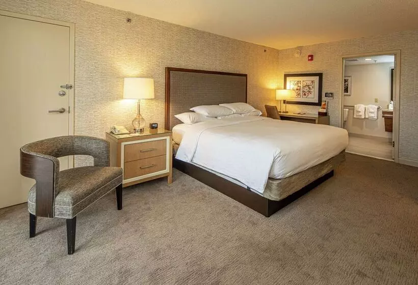 فندق Doubletree By Hilton Pittsburgh Green Tree