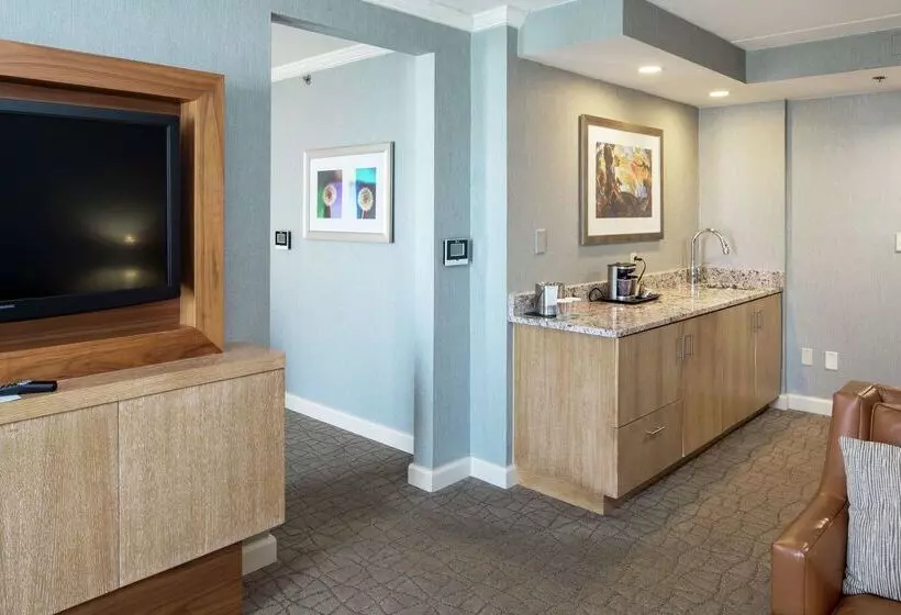 فندق Doubletree By Hilton Pittsburgh Green Tree