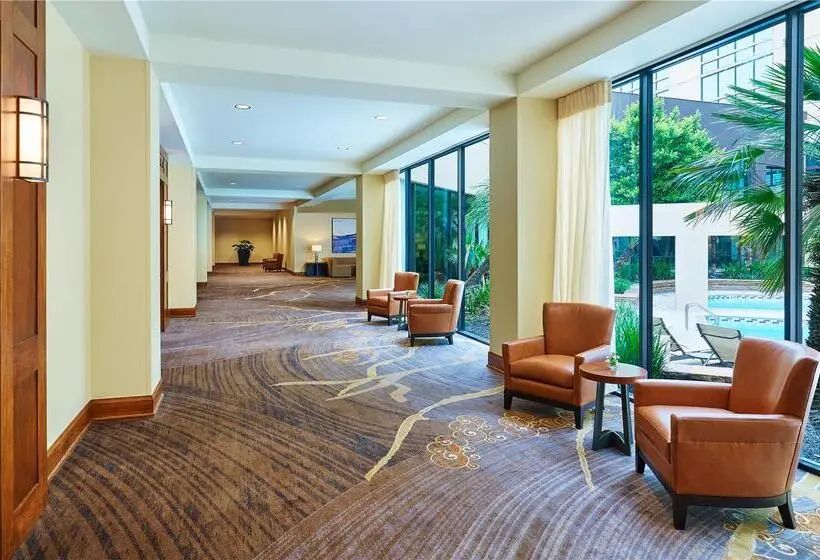 ホテル Doubletree By Hilton San Antonio Airport