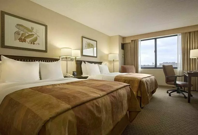 ホテル Hilton Indianapolis North