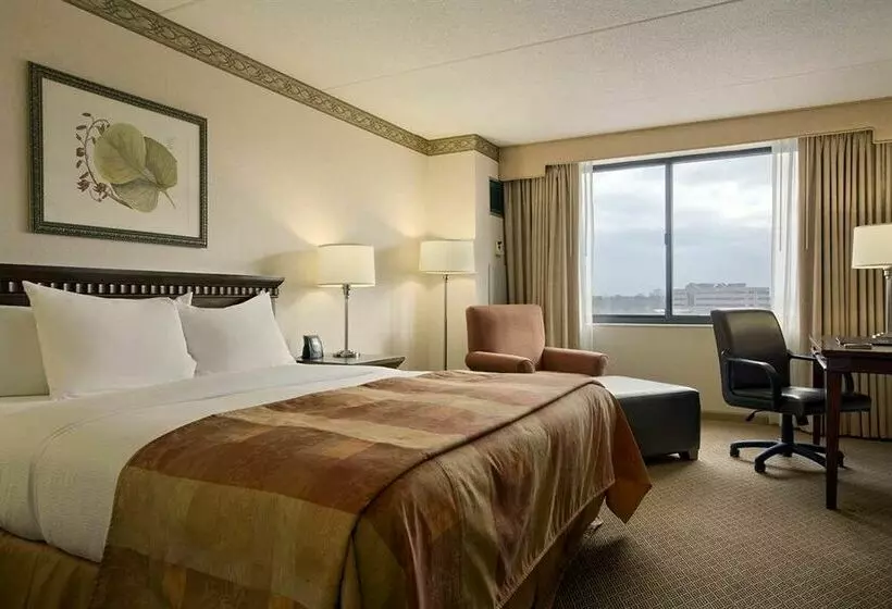 ホテル Hilton Indianapolis North