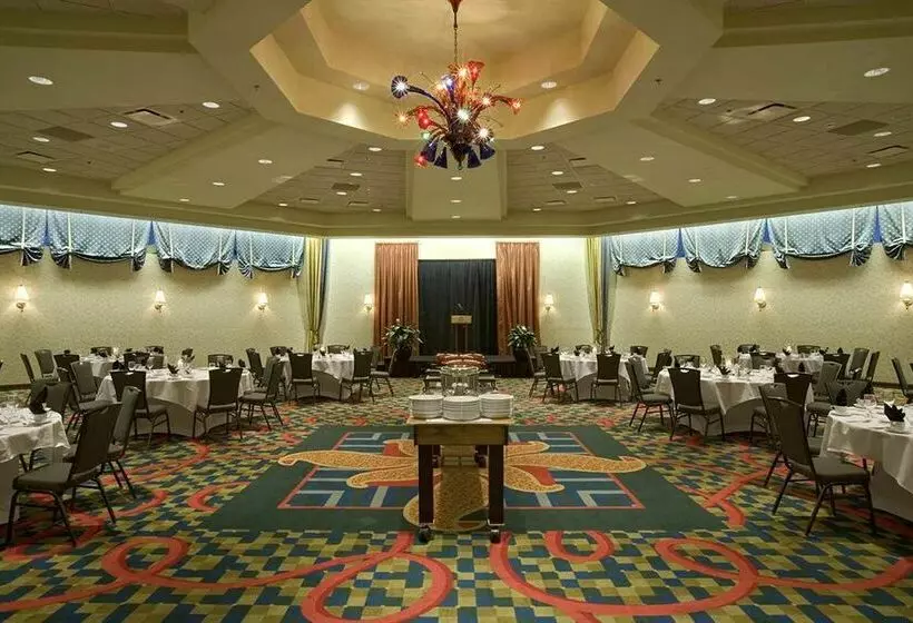 ホテル Hilton Indianapolis North