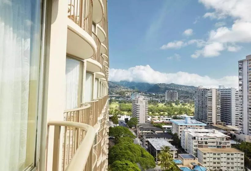 בית מלון כפרי Outrigger Waikiki Paradise