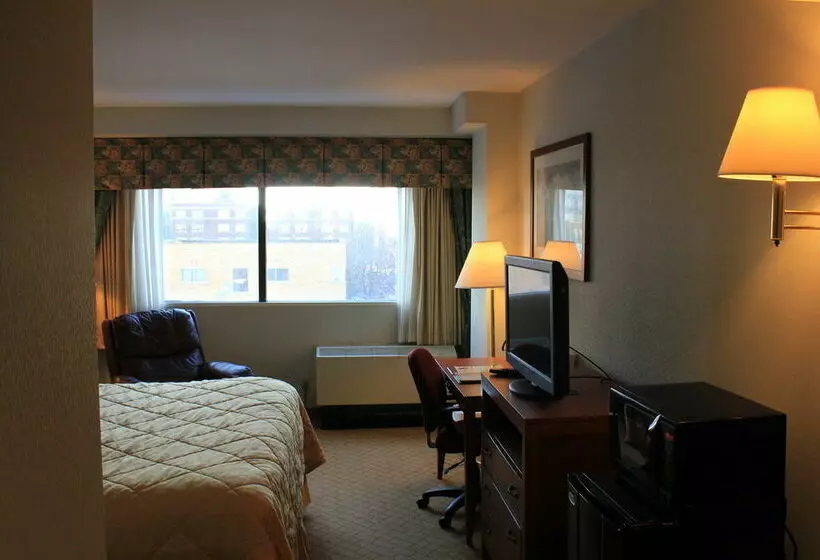 Отель Park East Downtown Lakeshore