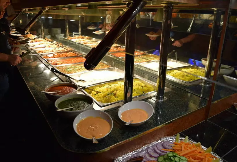 Отель Park East Downtown Lakeshore