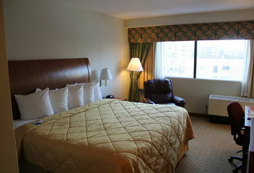 Отель Park East Downtown Lakeshore