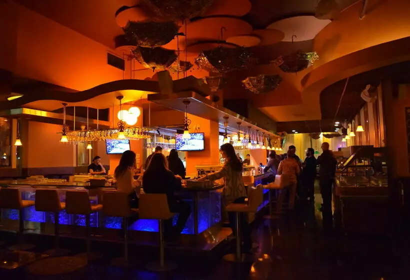 Отель Park East Downtown Lakeshore