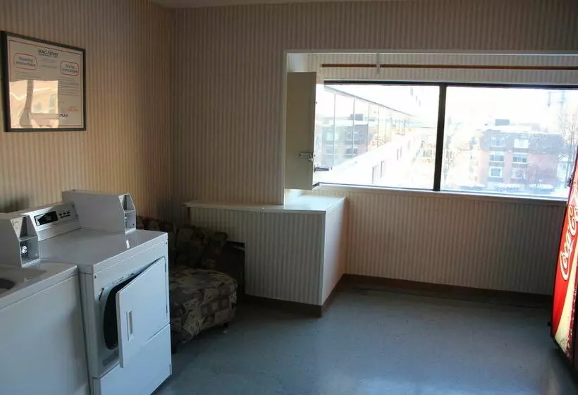 Отель Park East Downtown Lakeshore