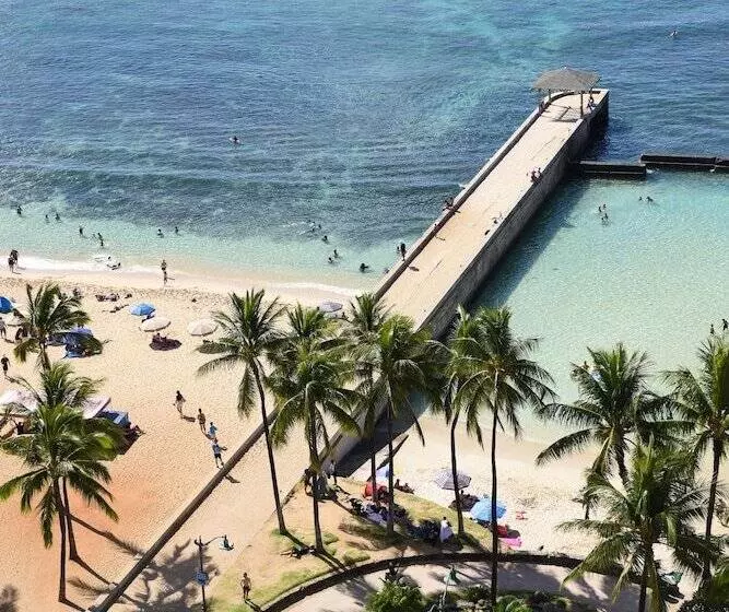 בית מלון כפרי Park Shore Waikiki