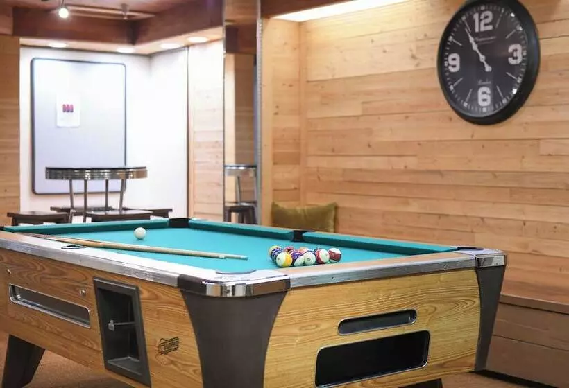 בית מלון כפרי Park Shore Waikiki