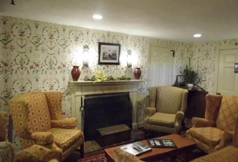 فندق Publick House Historic Inn And Country Motor Lodge