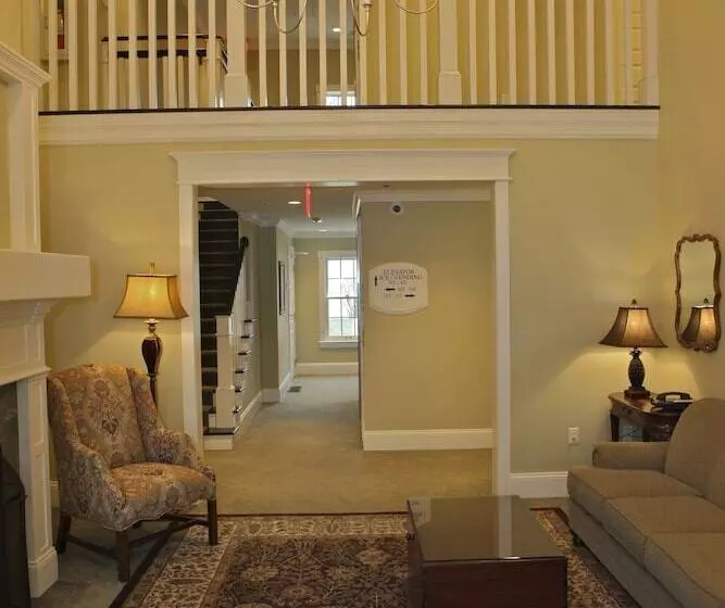 فندق Publick House Historic Inn And Country Motor Lodge