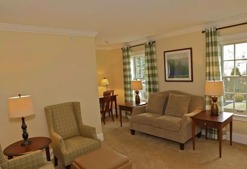 فندق Publick House Historic Inn And Country Motor Lodge