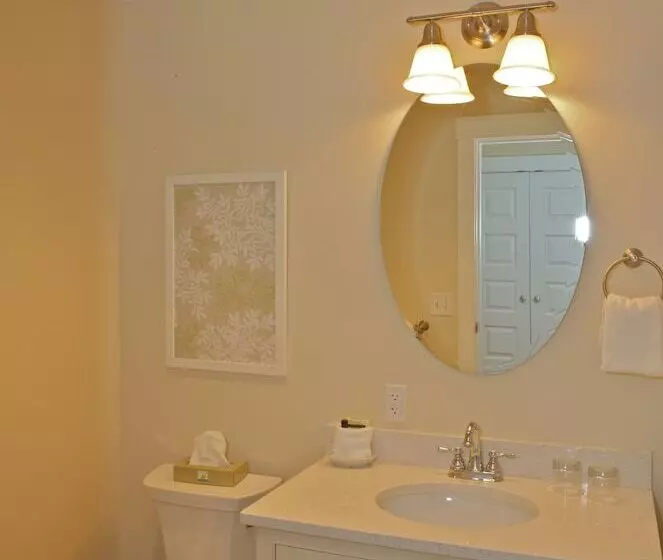 فندق Publick House Historic Inn And Country Motor Lodge