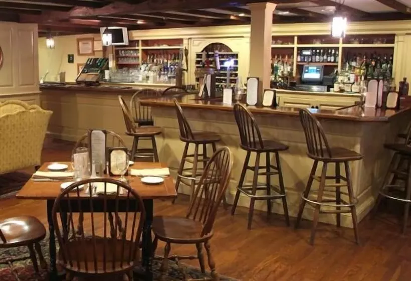 فندق Publick House Historic Inn And Country Motor Lodge