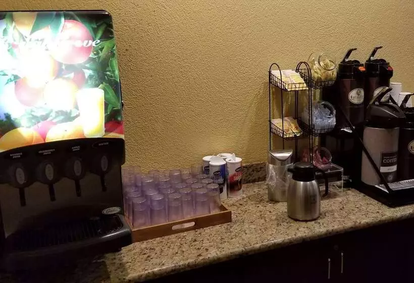 בית מלון כפרי Ramada By Wyndham Houston Intercontinental Airport East