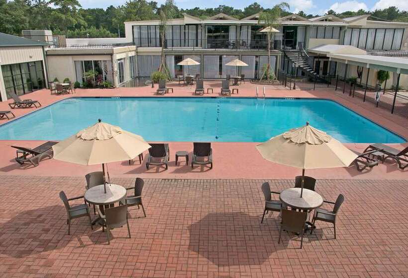 فندق Ramada By Wyndham Houston Intercontinental Airport East