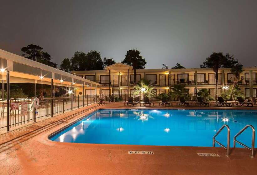 فندق Ramada By Wyndham Houston Intercontinental Airport East