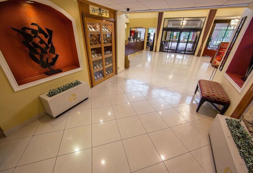 فندق Ramada By Wyndham Houston Intercontinental Airport East