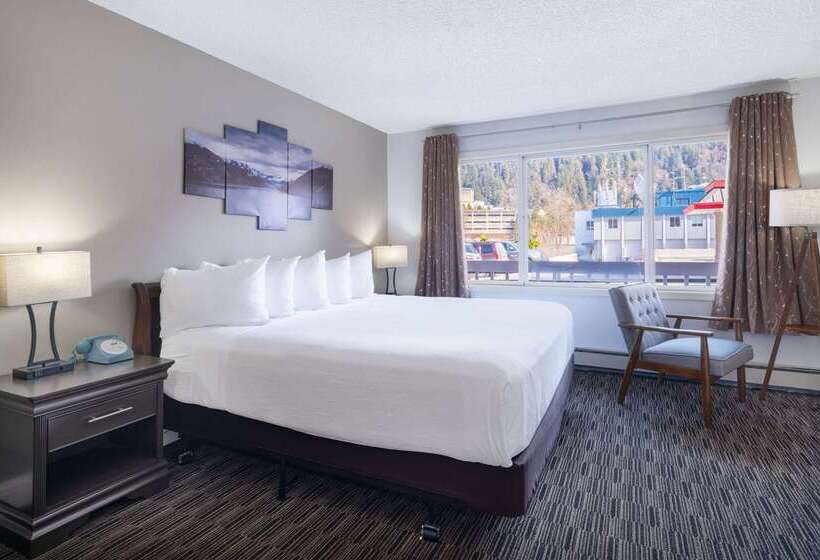 בית מלון כפרי Ramada By Wyndham Juneau