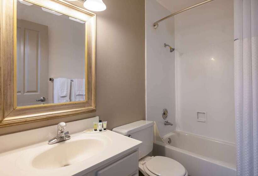 בית מלון כפרי Ramada By Wyndham Juneau