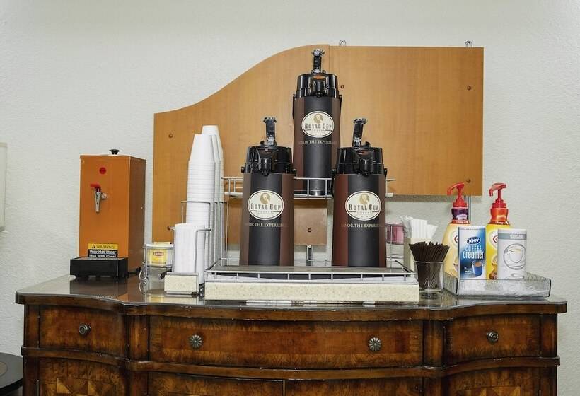 فندق Red Roof Inn & Suites Macon