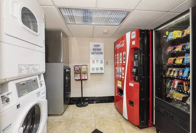 Отель Red Roof Inn & Suites Macon