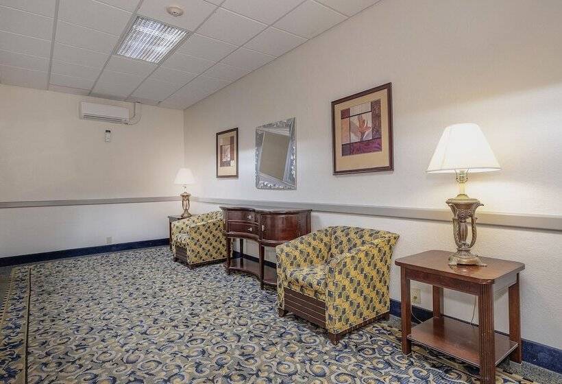 فندق Red Roof Inn & Suites Macon