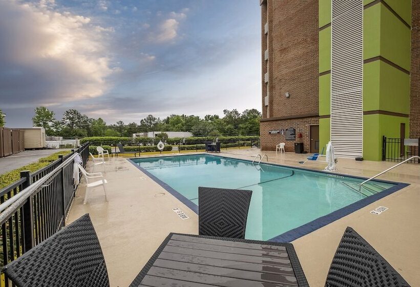 فندق Red Roof Inn & Suites Macon