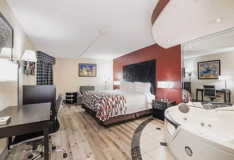 Отель Red Roof Inn & Suites Macon