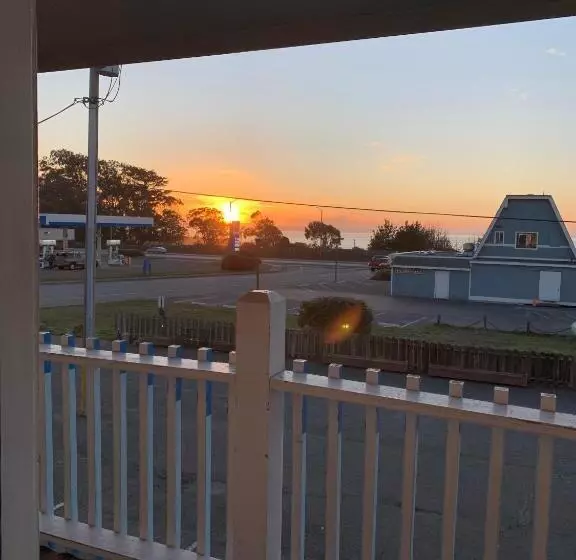 ホテル Seabird Lodge Fort Bragg