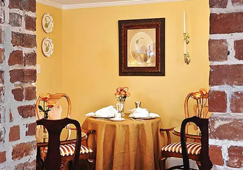 בית מלון כפרי The Presidents' Quarters Inn