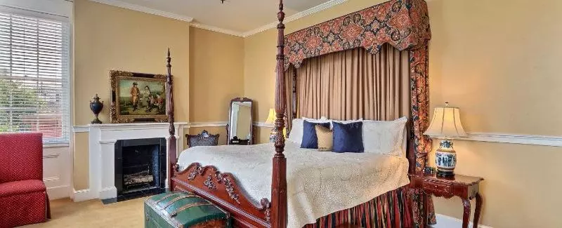 בית מלון כפרי The Presidents' Quarters Inn