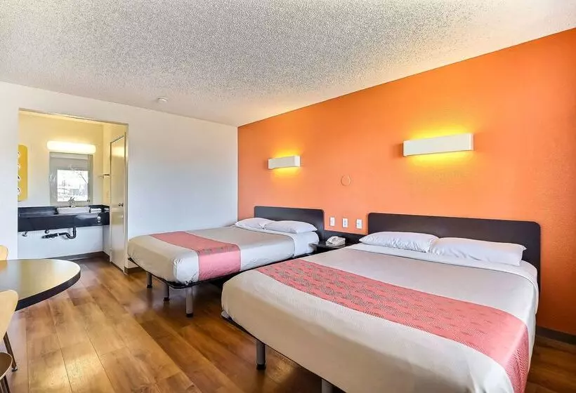 Motel 6oakland, Ca  Embarcadero