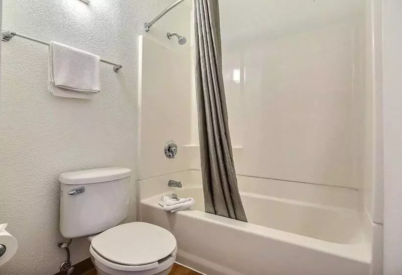 Motel 6oakland, Ca  Embarcadero