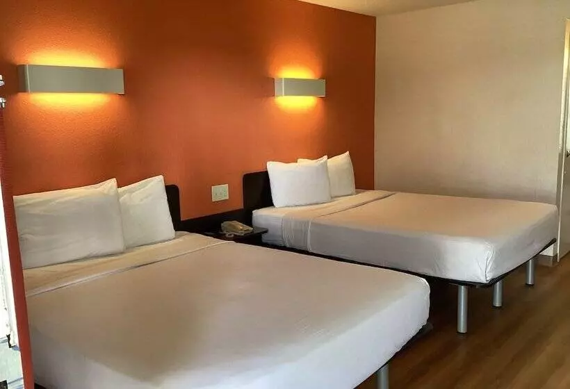 Motel 6oakland, Ca  Embarcadero