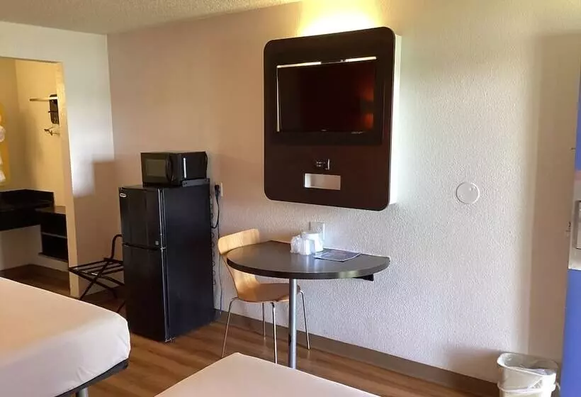 Motel 6oakland, Ca  Embarcadero