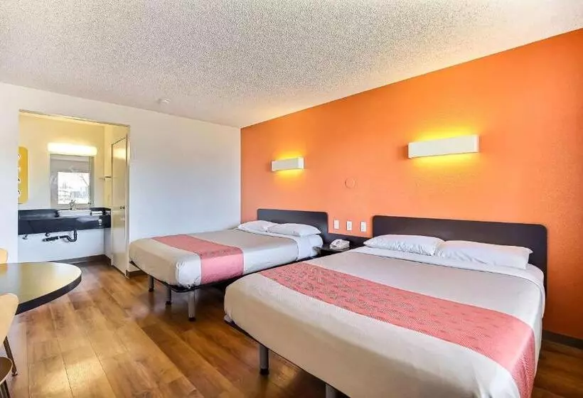 Motel 6oakland, Ca  Embarcadero