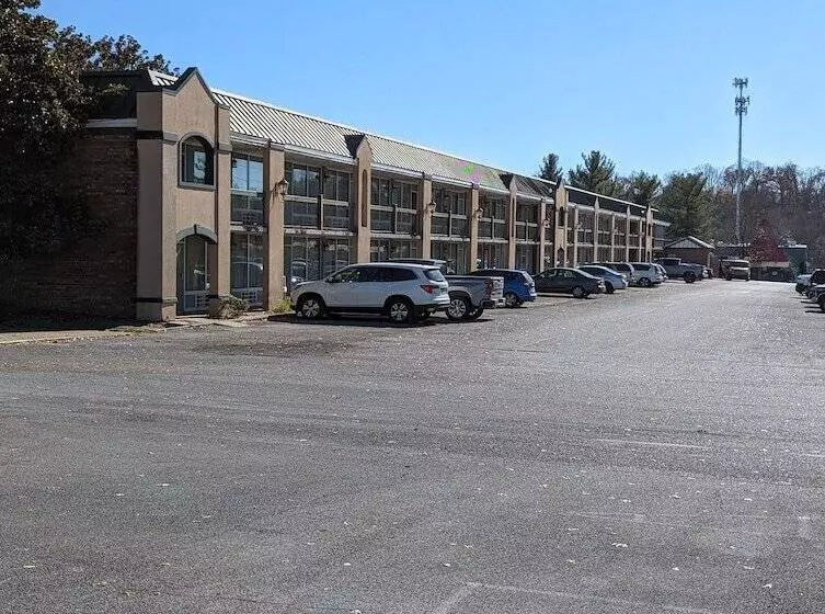 호텔 Americourt Extended Stays