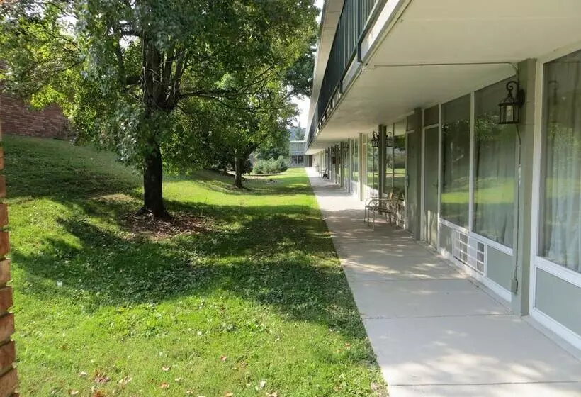 호텔 Americourt Extended Stays