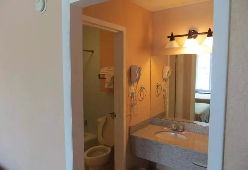 호텔 Americourt Extended Stays