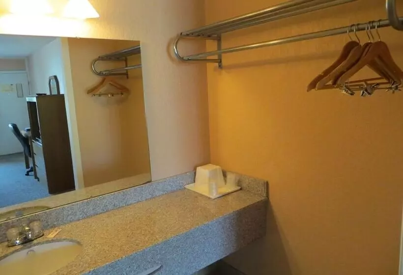 호텔 Americourt Extended Stays