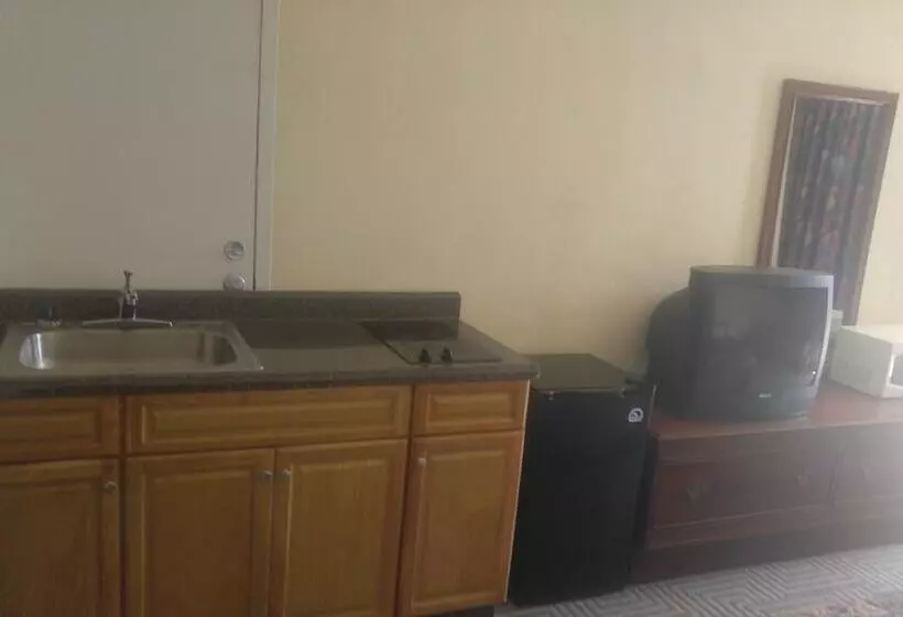 호텔 Americourt Extended Stays