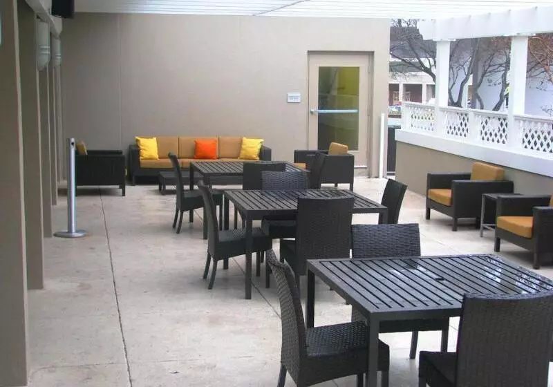 Szálloda Courtyard By Marriott Alexandria Pentagon South