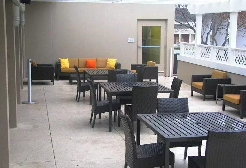 Szálloda Courtyard By Marriott Alexandria Pentagon South