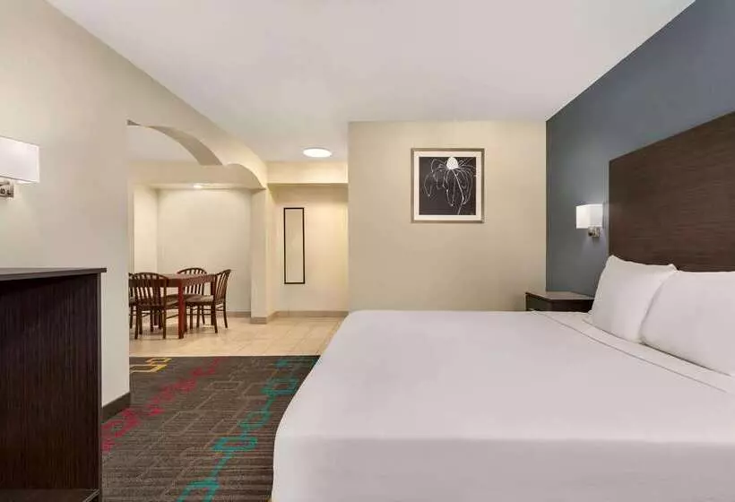 בית מלון כפרי Days Inn By Wyndham Lawton